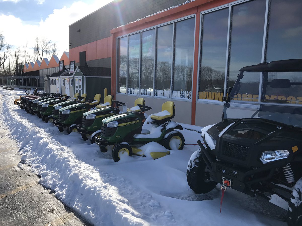 Spring is here 🤣 💐🌻 and so are the John Deere’s at #THD6846! <a href="/bengle13/">Bruce L. Engle</a> <a href="/AaronGu21953150/">Aaron Guy</a> <a href="/couponkim79/">K</a>