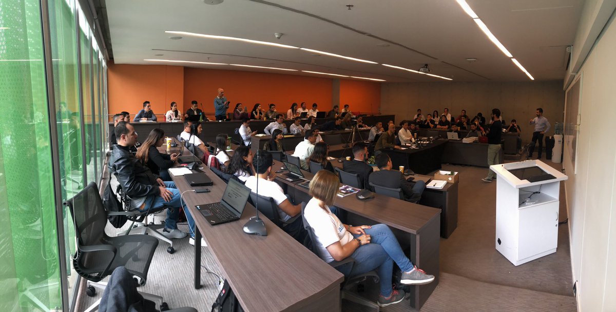fjmatiz's tweet photo. En el cierre de nuestros cursos de emprendimiento del @ISE_EAN @UniversidadEan para programas de postgrados, ronda de pitchs con @rafaelsocarras de @mensajerosurban , Fabian Villarreal de #Muisk @sharktankcol y @founding https://t.co/ZBP55UqCON
