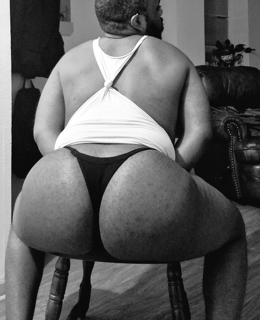 CubGawd's tweet photo. Who wants to replace the chair?
#CubGawd #Thong #Gay #Sexy #ass #thick #thicc #phatty #phatazz #GayAss https://t.co/zQEZwbltWO