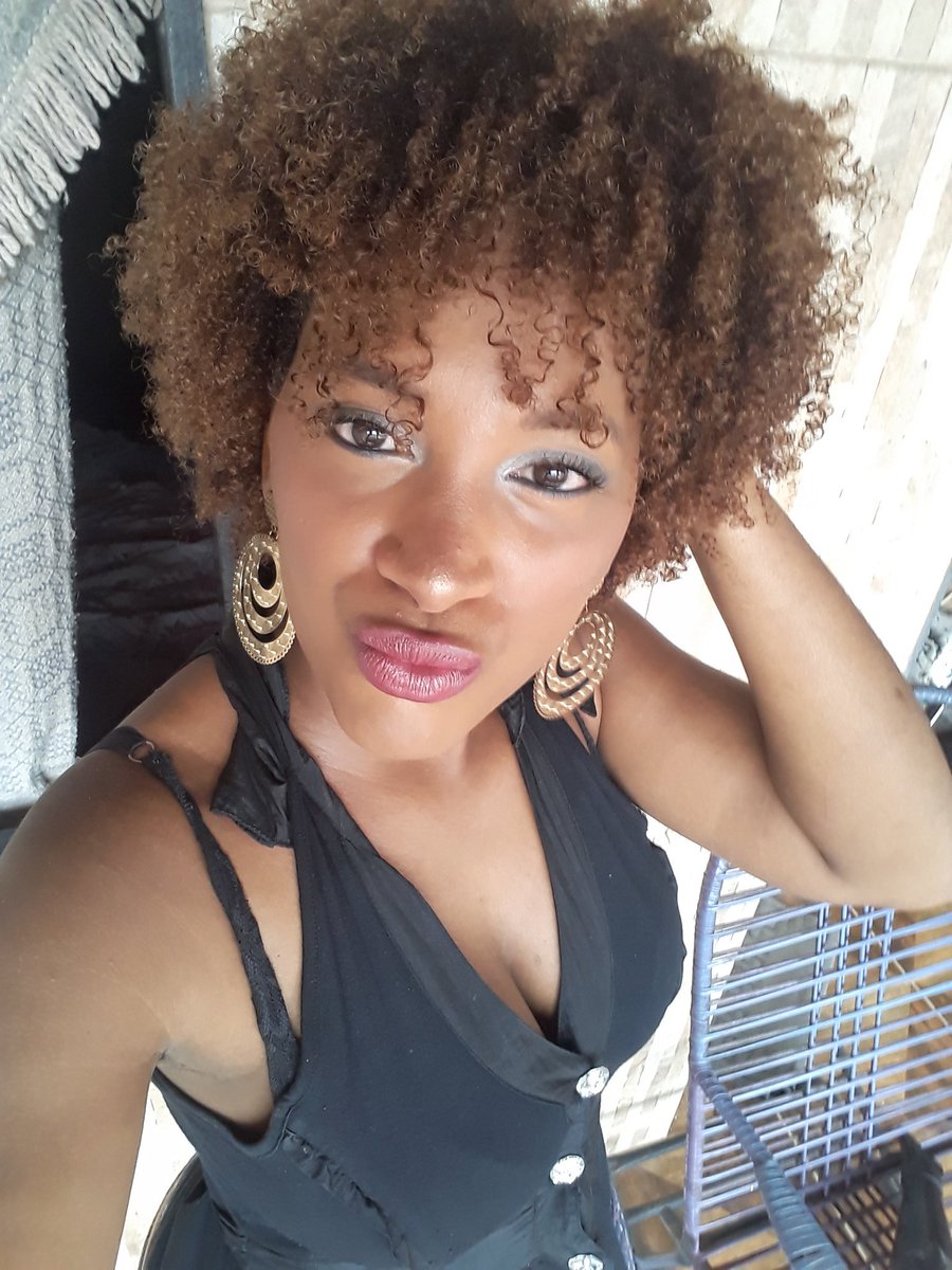 Keila_Estefanii's tweet image. Vai ter preta empoderada sim ! 💋💄✊🏾
#seeuquisereuposso 
#pretaempoderada 
#meamandoacadadia