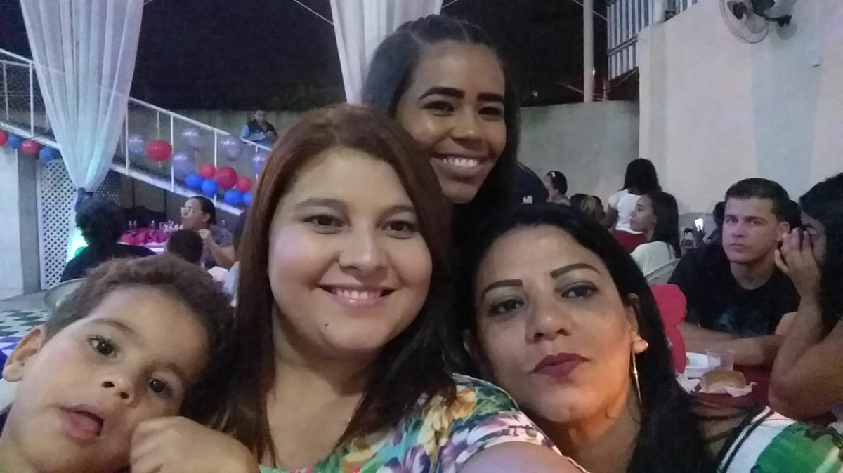 MicheleVirtuosa's tweet photo. Antes agente brigava por tudo hoje somos unidas é hoje é uma dando as mãos pra outra amo mais que tudo 😍👐❤#iasmin&amp;#katia https://t.co/ikbCpzTrqY