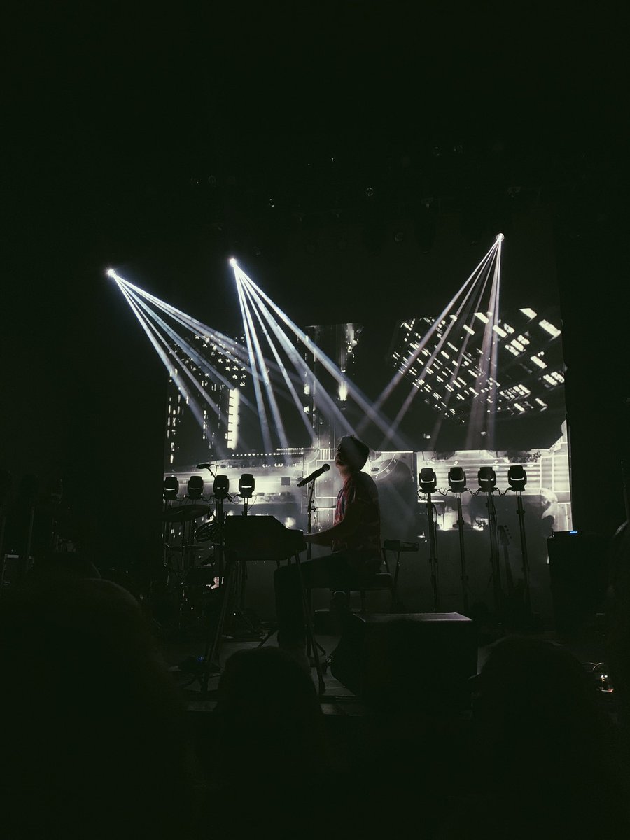 hadleysbritton's tweet photo. Magic part II @benrector https://t.co/R9Jm6zt1yx
