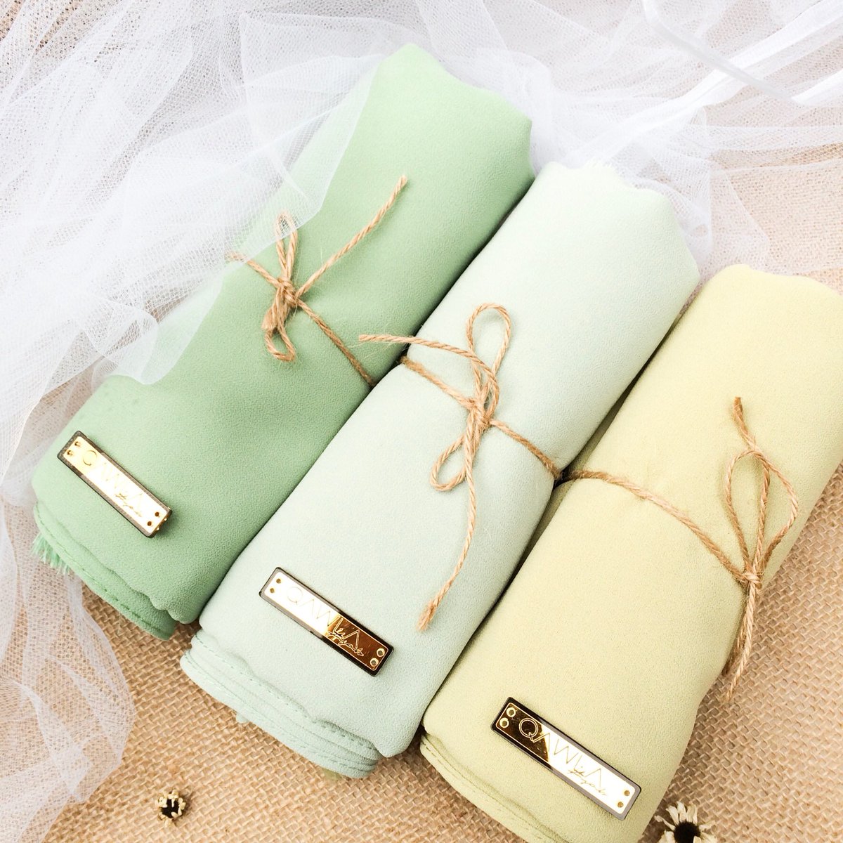 qawlahijab's tweet photo. Dinda nak tudung baru ?? 
.
Warna warna fresh macam ni buat korang nampak lagi manis &amp; ayu . 
.
RT this tweet to send a hint to your boooo 😘
.
Surprise set also available 💌✨
Instagram :@qawlahijab ☎️ 
.
https://t.co/hcsRW6rRRZ https://t.co/PawDGgDpVN