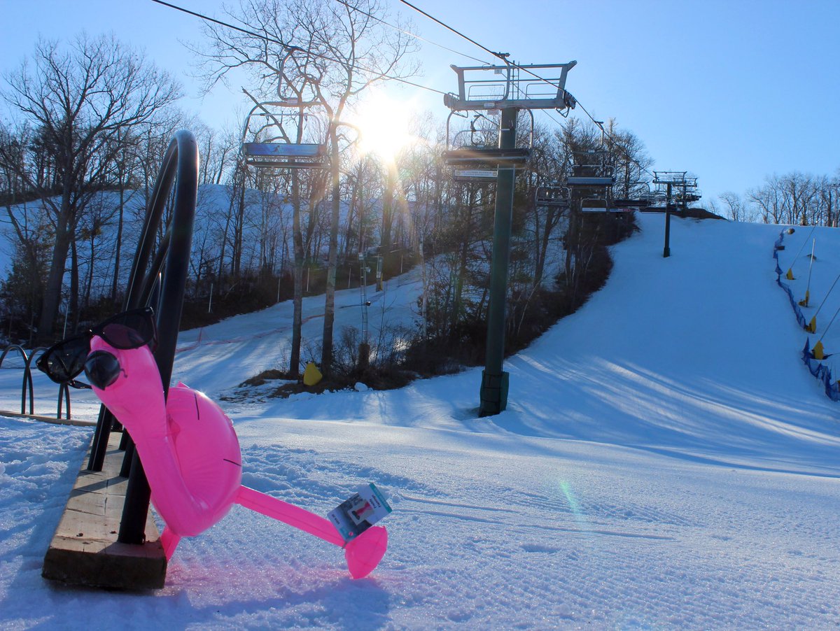 It's a stunning, sunny Saturday here at the #SmallHillBigHeart!

Come on out and join the partay on the last Saturday of the Ski and Snowboard Season - we are open 9am to 4pm, 9 Runs are open and both #BatawaParks.

$30.50 lift tickets, free for 12 &amp; Under!