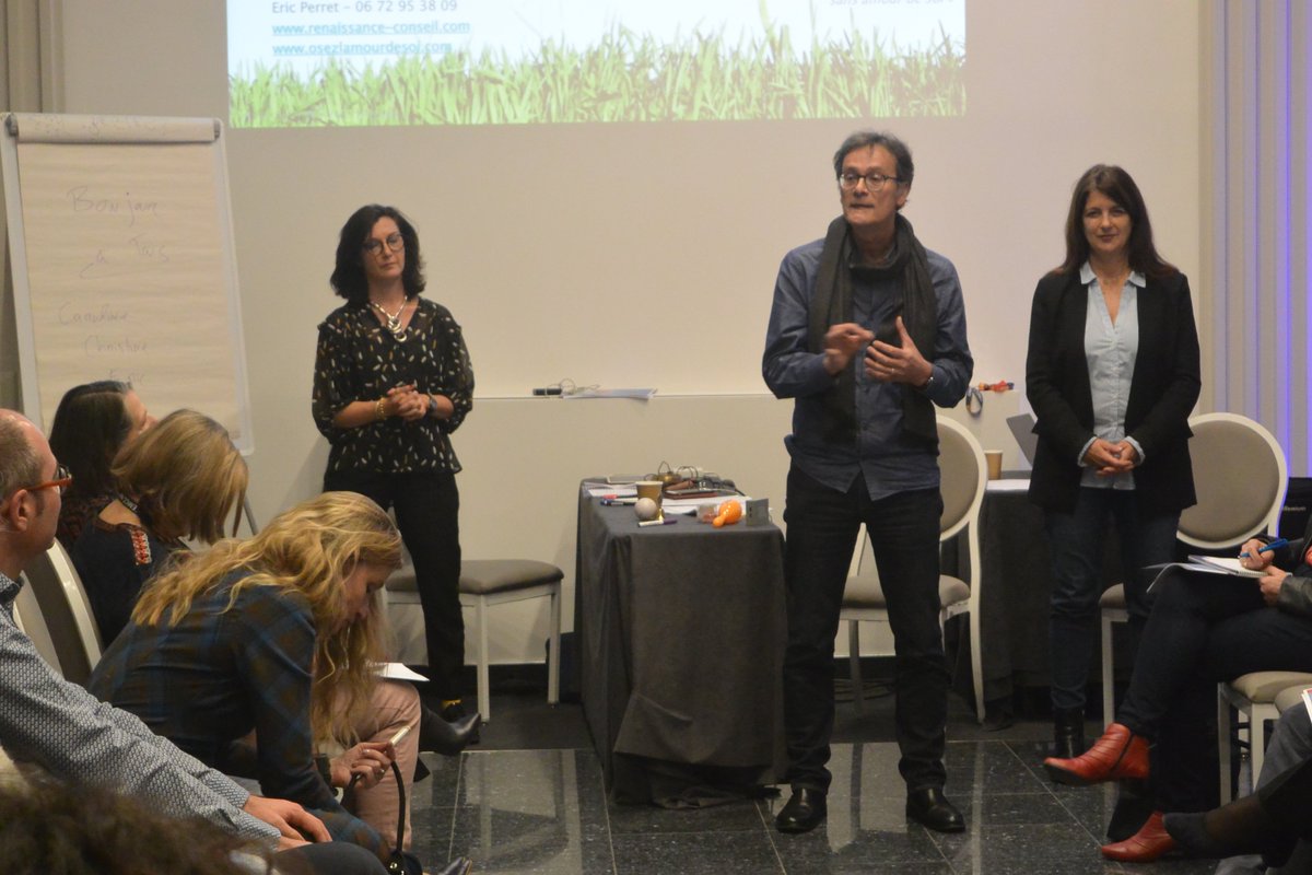 EMCCFrance's tweet photo. « Oser l'amour de soi ? » par Eric PERRET, Caroline Couturier et Christine MALPART MARIK, l'un des ateliers de ce jour au #ColloqueEMCC France! https://t.co/l4DfxjW4Cj