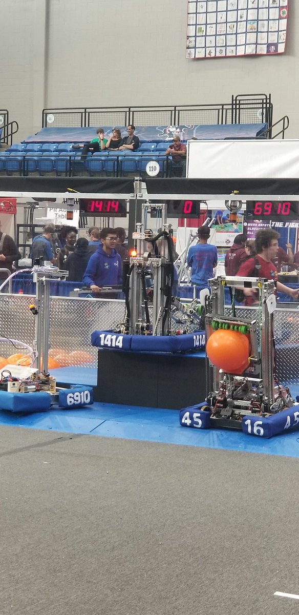 1414 win opening match with an emergency 7 sec climb to save their alliance.