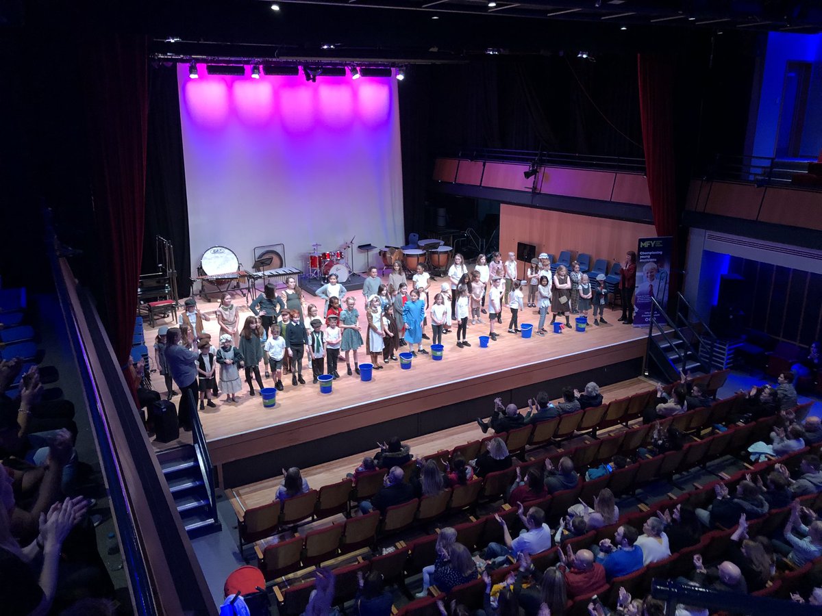 MPS_Northampton's tweet photo. Amazing  performance from Moulton choir at NSG today - so proud of our fabulous children 👍 https://t.co/dtrcgUpFzK