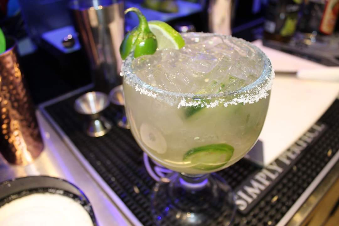 VIVAMASFOOD's tweet photo. #Springtime is finally here &amp; we're loving the sunshine as much as you!

Of course, we always keep it #tropical at VIVA MAS Mexican Restaurant &amp; Cantina...so come visit us and continue to #LIVEMORE in the #MOMENT ! #VIVAMASFOOD !🍹🥘🍻🌮 https://t.co/8npmVEuQA4