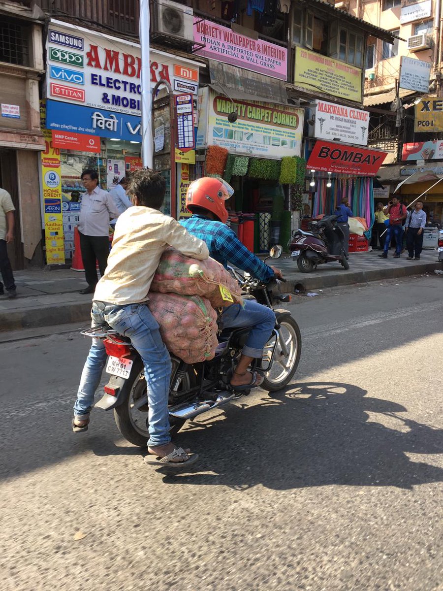 vinodipawar1's tweet photo. Near Andheri station https://t.co/0s2JyEWHYq