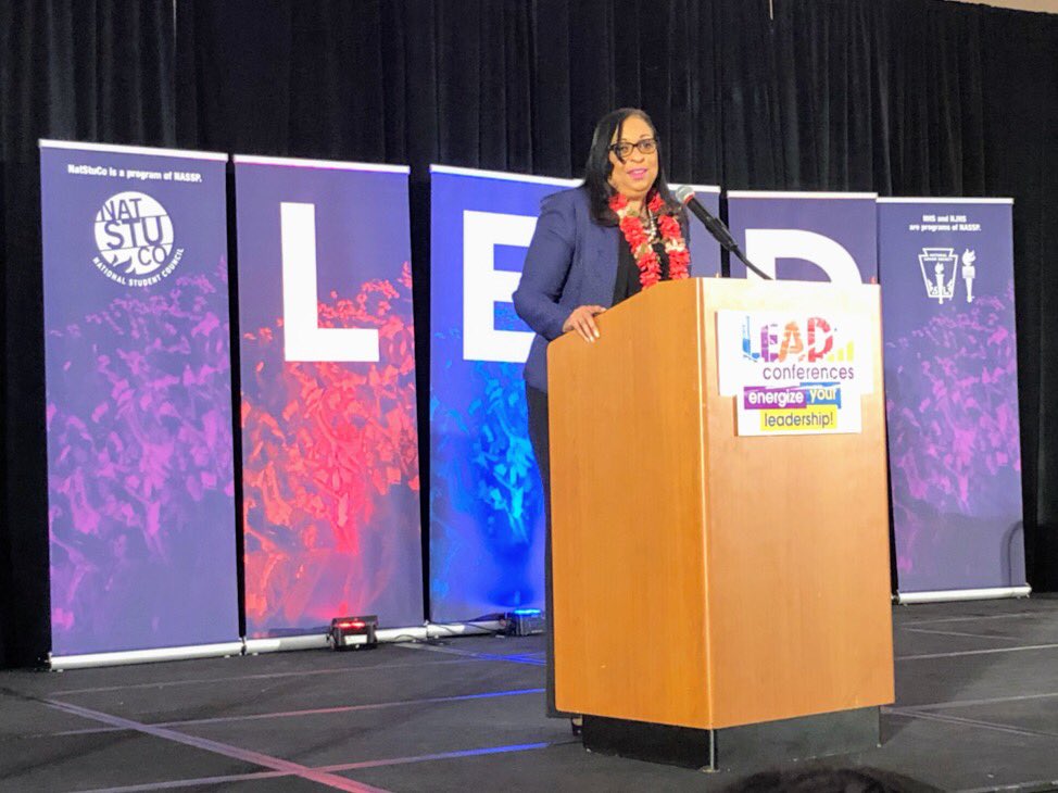 NatStuCo's tweet photo. “Together we can!” -Dr. Christine Handy, @nassppresident, on how much we can accomplish when principals, teachers, and students work together to create positive change. #LEADCHI #LEADIL #StudentsWhoLEAD https://t.co/sCFUF8ECU3
