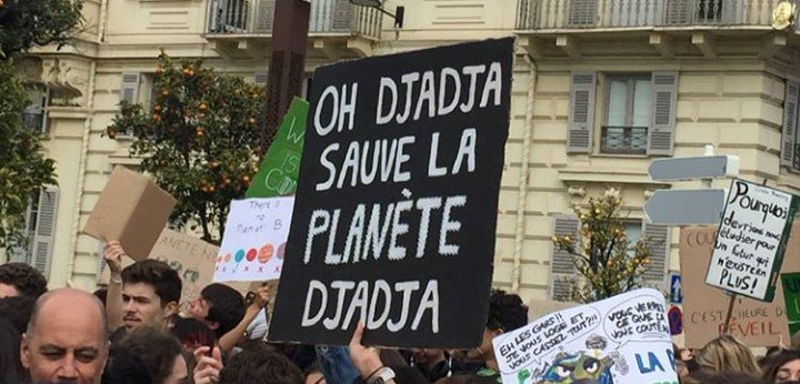 LSlogans's tweet image. Elle est de partout 😒