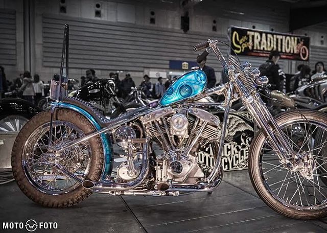 Gorgeous bike for a gorgeous day.

Getting you all stoked for the upcoming riding season with some “killa” custom builds from the MOONEYES show in Yokohama, Japan 3/3

<a href="/mooneyesjp/">MOONEYES</a> @revolutionmotorcyclemag <a href="/harleydavidson/">Harley-Davidson</a> 
#moto #motoculture #motolife #mo… ift.tt/2HLO56m