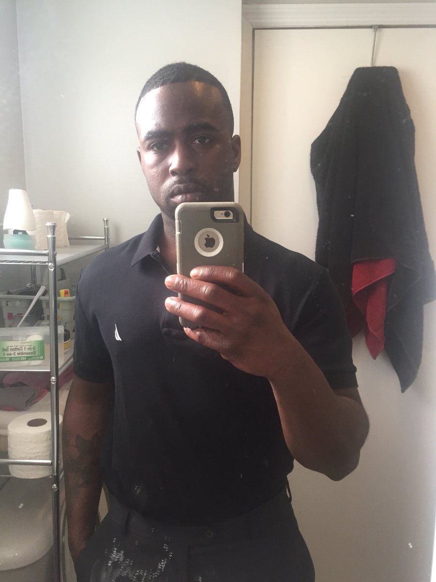 raymondo2cool's tweet photo. Seen a dirty mirror and flicked up https://t.co/04zuBAXv2m