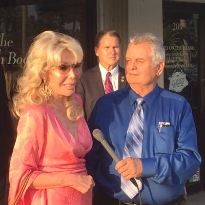 UnstoppableMeBk's tweet photo. On Sunday, Toni and her book will be featured on #TheShalomShow nationwide on #ABC. The show is hosted by #RichardPeritz, produced by #BillFaloon, and sponsored by the #LifeExtensionFoundation.
After Sunday, the link will be available on #YouTube and her websites. https://t.co/8aAxfW0fLS