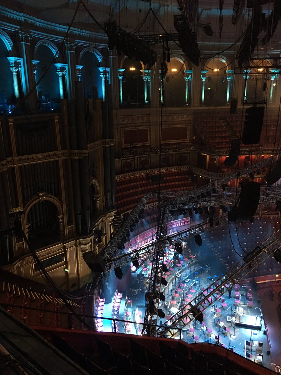 StrattyNY's tweet photo. Very excited to be back stage at @RoyalAlbertHall getting ready for @royalchoral classical spectacular! https://t.co/DnUwVBRXmR