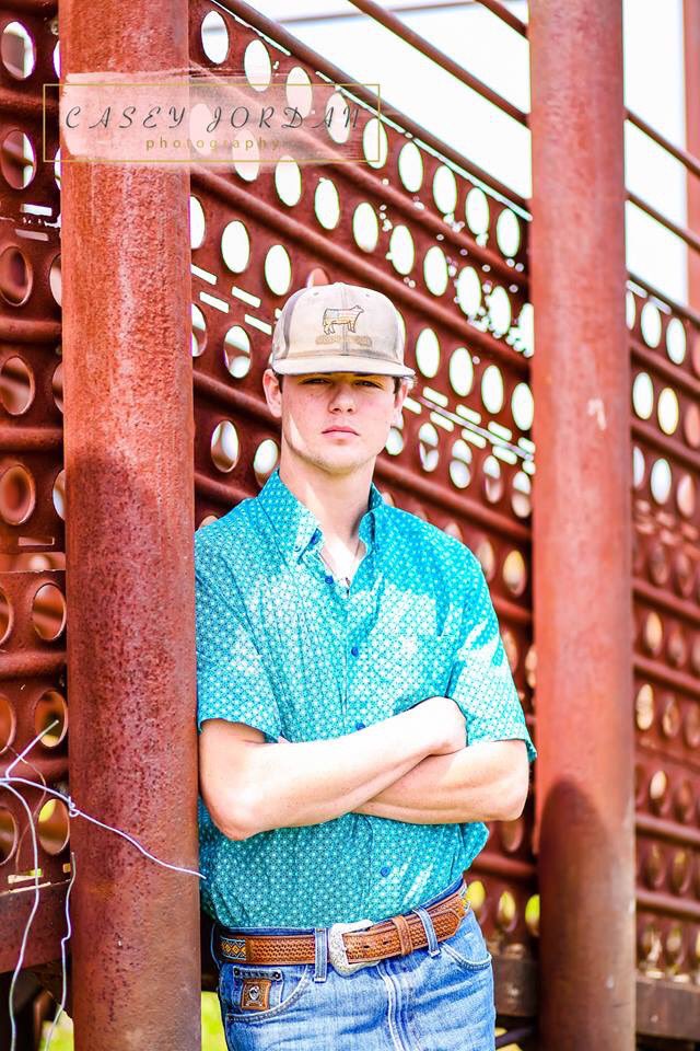CaseyJordanPhot's tweet photo. Zac Sr 2019 Burkburnett High School https://t.co/xWlxDYH31D