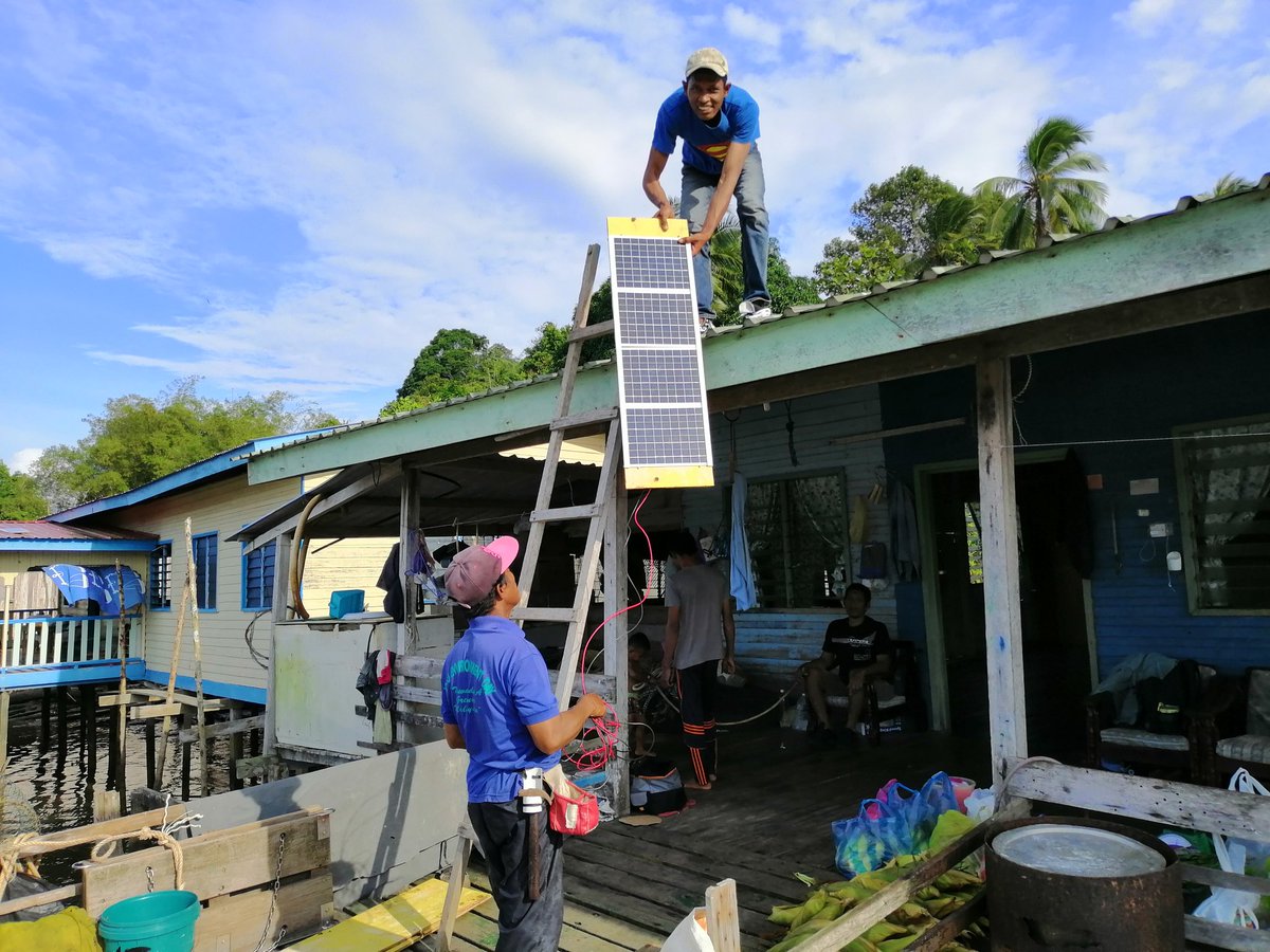 suncroxsolar's tweet photo. Give a man a solar energy system, and you empower him until the system breakdown. Teach a man to install solar, and you empower him for a lifetime.
#SuncroxSolar #mtdcmalaysia #mtdccsr2019 https://t.co/tz6ZnqW9Uh