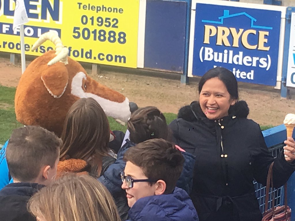Shuttsie's tweet photo. Getting ready to cheer @telfordutd all the way to Wembley @BBCShropshire @BBCShropSport @MarkLeeElliott @StevenHumbles @FootieNick full commentary DAB and via BBC sport website https://t.co/PmDMLff6yT