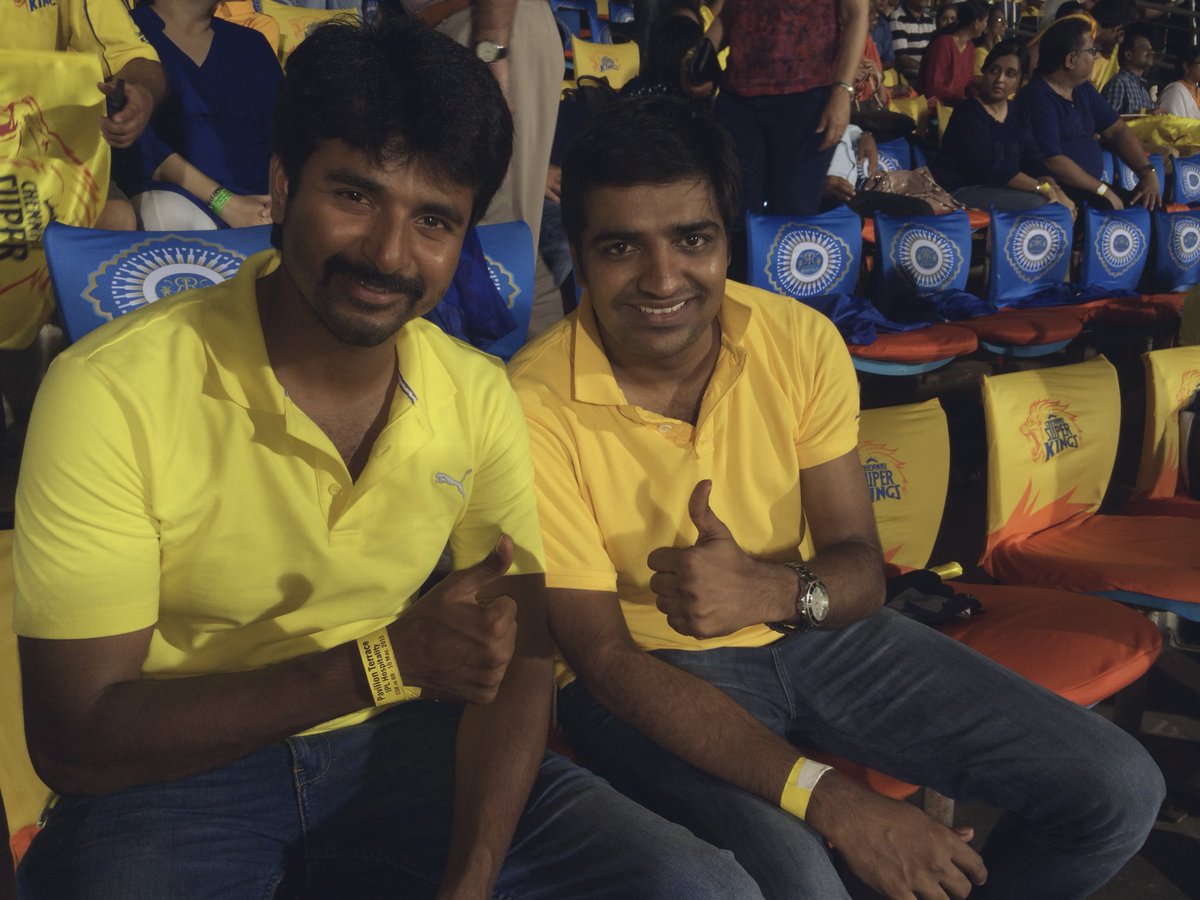 actorsathish's tweet photo. Match win... Series win lam thaandi @ChennaiIPL அணியை Yellow jersey யில் பார்ப்பதே அழகு...😍😍🤗🤗 நான்காவது முறையாக கோப்பையை வெல்ல @ChennaiIPL அணிக���கு வாழ்த்துக்கள் 💪💪👍👍 Hard core fans of #CSK and @msdhoni https://t.co/l5VdgAw7Eh