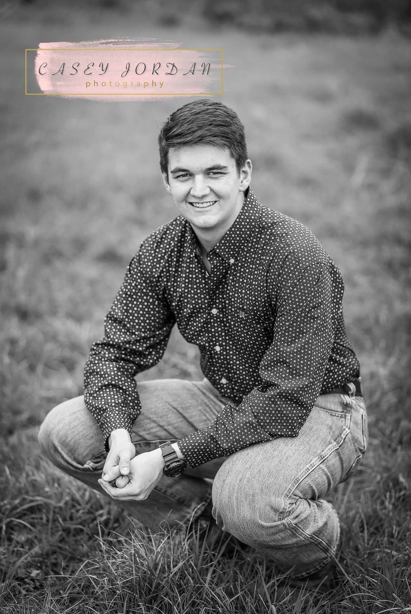 CaseyJordanPhot's tweet photo. Logan Senior at Holliday HS. https://t.co/yAGwwqBdPs