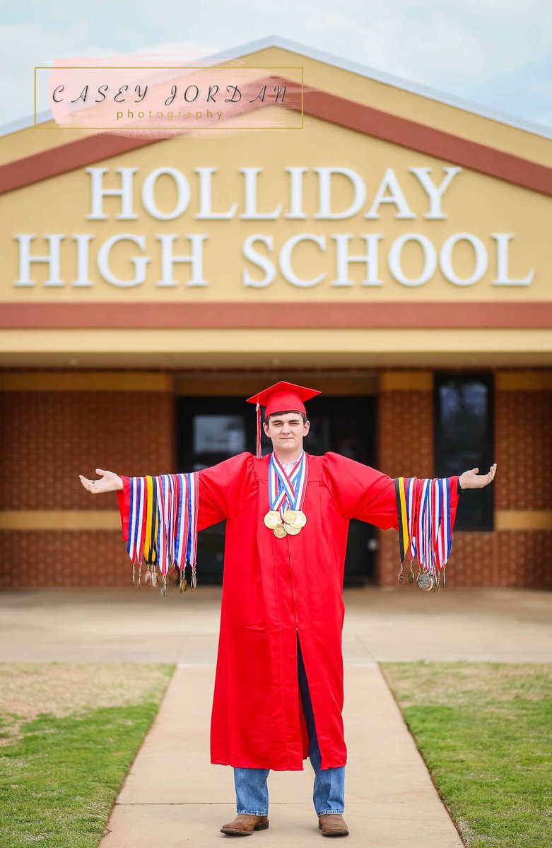 CaseyJordanPhot's tweet photo. Logan Senior at Holliday HS. https://t.co/yAGwwqBdPs