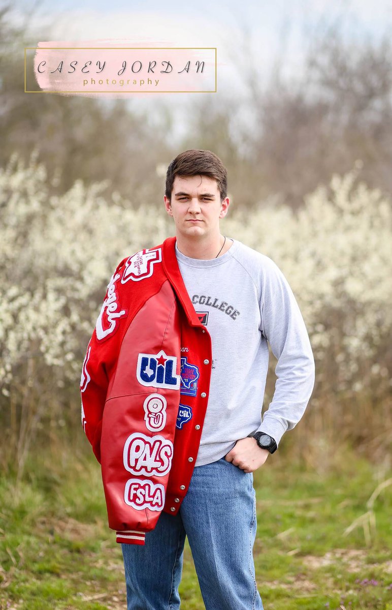 CaseyJordanPhot's tweet photo. Logan Senior at Holliday HS. https://t.co/yAGwwqBdPs