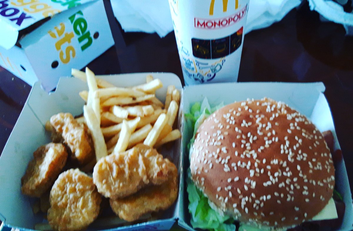 DevilBeardGame's tweet photo. Gaming/streaming fuel! #gaming #devilbeardgaming #twitch #StreamerNetwork #burgers #McDonalds #junkf https://t.co/p8Rob0N0uj