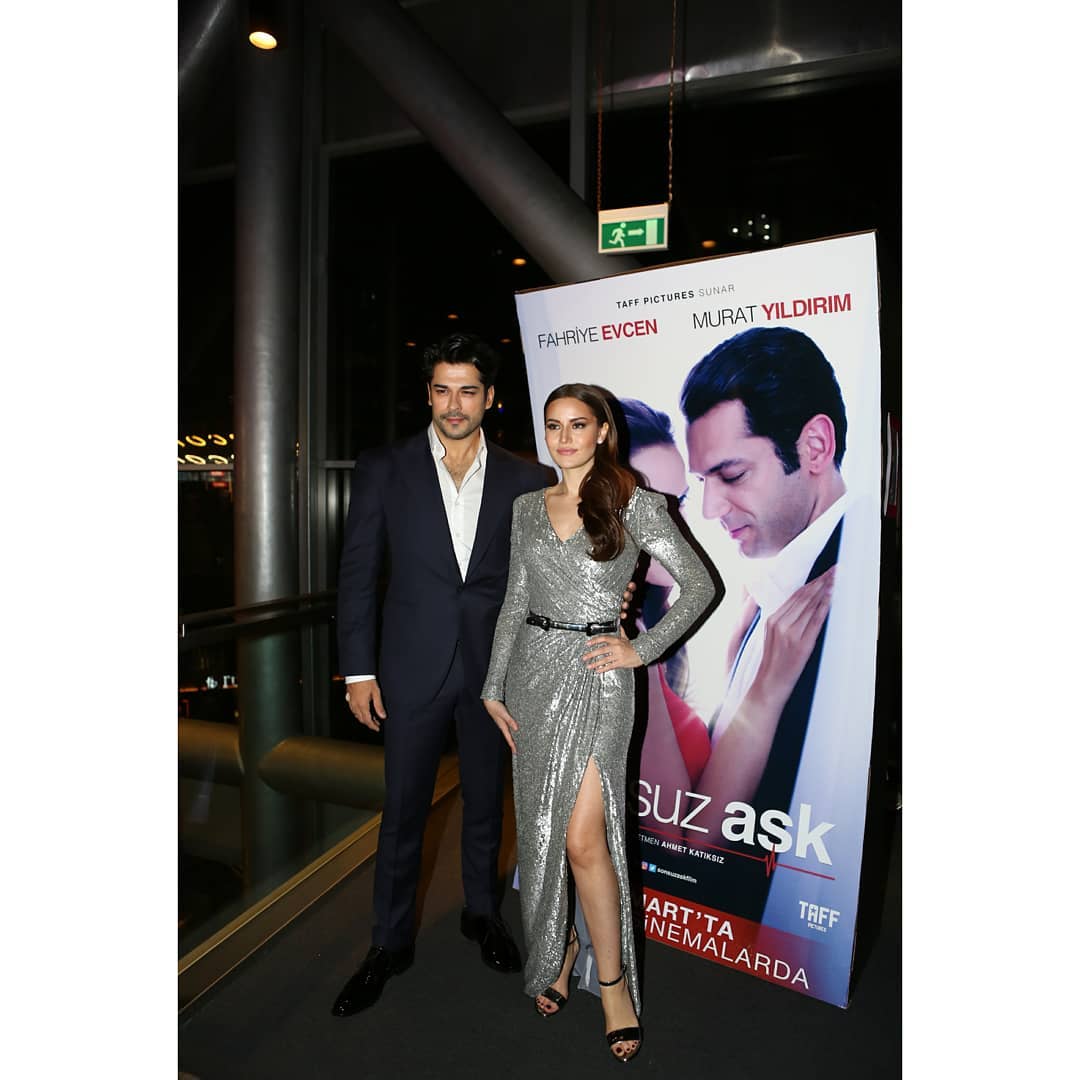 fahbur_fb's tweet photo. Sonsuz aşk galasindan En güzel çift Fahriye Evcen ve Burak Özcivit♥🌸💑 https://t.co/xAu754a7se