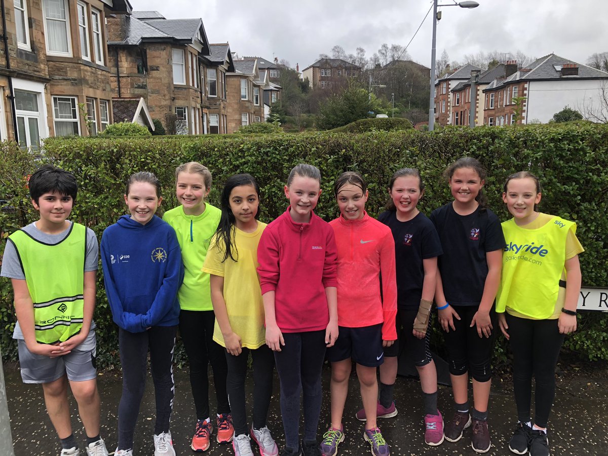 giffnockprimary's tweet photo. Last session of our lunchtime running club yesterday. Finally the rain came for us but it just made it more fun, no complaints and lots of smiles #allweathertraining #runningintherain https://t.co/E9omjIgH4u