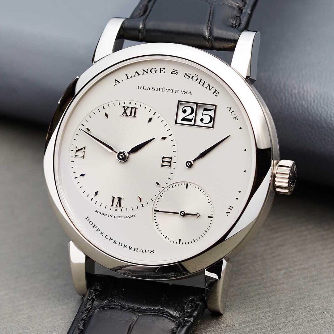 at_ona's tweet photo. #lange #langeandsohne #lange1 #germany🇩🇪 #class #manwithclass #manwithstyle #manifacture #passion #luxury #luxurylifestyle #watch #complication https://t.co/YAk5IDWQKD