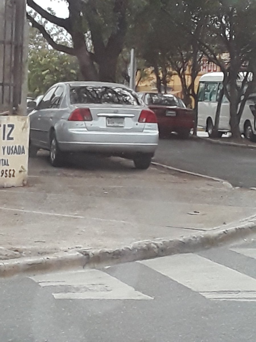 Alexander9852's tweet photo. Atención!! @DIGESETT, vehículo estacionado encima de la acera de la Av. San Martín esquina Pepillo Salcedo. https://t.co/0k7Xt7WNDk