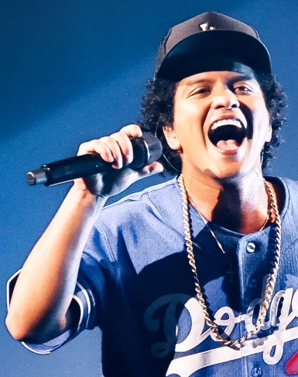 xinacosta's tweet photo. Tudo azul?
Sim...tudo muito Bruno Mars #hooligansbrasil #BrunoMars https://t.co/20dEjQ6Mzi