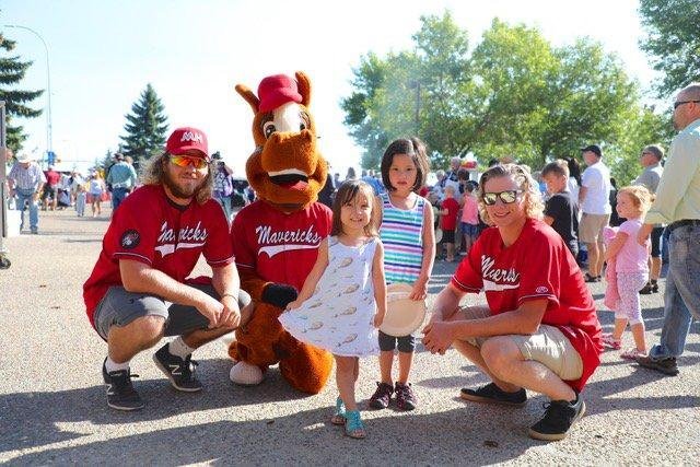 #GirlsWithGame | This campaign honours girls and women who have helped make the Little League program what it is today.

Shout out to our <a href="/Spicey919/">Candice</a> who is a great example of #GirlsWithGame
Photo: <a href="/mhmavericks/">Medicine Hat Mavericks</a> - <a href="/libledayoff/">Jared Libke</a> makes an appearance.

littleleague.org/girls-with-gam…