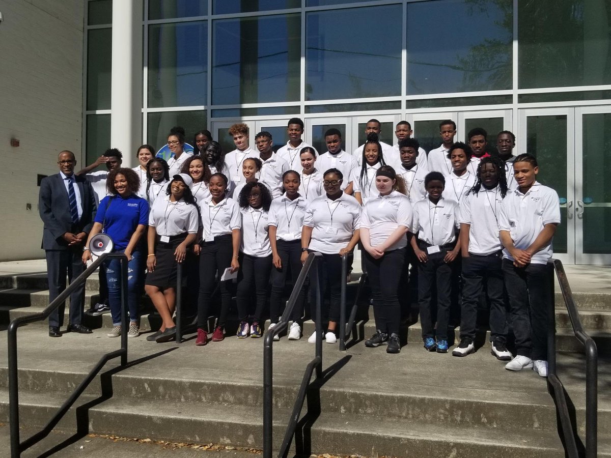 IIMFDesMoines's tweet photo. 📸 2019 IIMF HBCU Tour 📸

Investing In My Future, Inc. students tour Dillard University (@du1869) and speak with President Dr. Walter M. Kimbrough. https://t.co/WdOSYnhrnF