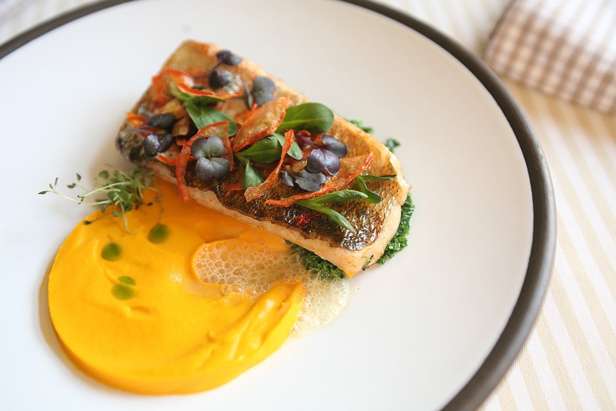 Zandarta fileja ar pavasara zaļumiem, jauno burkānu biezenis, lapu kāposti, baltvīna mērce, jaunās ražas lociņu eļļa / Pike-perch fillet with spring herbs, new carrot puree, leaf cabbage, white wine sauce, new harvest scallion oil / 
aprikarestorans.lv +371 29533523