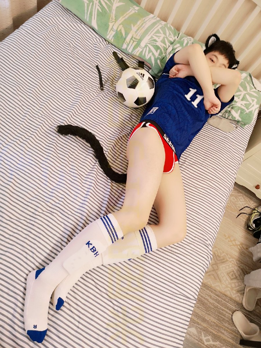 peiwang75176561's tweet photo. 跳一个系列……新拍的系列哟，这位同学不玩Twitter。emmm效果还行大概还能修出来二十张左右，哦耶。还有两段小视频……清水向。 https://t.co/j6X88XUSUn