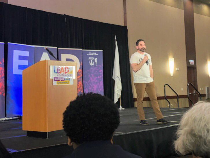 NatStuCo's tweet photo. One person can impact another. One person can impact the world. Whatever you do, no matter how small, has the power to positively influence the people, your school, and the world around you. -Keynote speaker, @johnnorlin #LEADCHI #LEADIL https://t.co/lsYZYLnAmf
