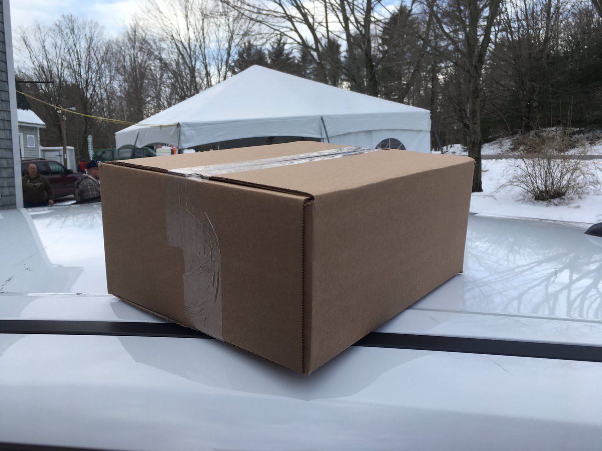 RHfilm's tweet photo. @SarahLongWMTW @JoeGlauberWMTW @KJordan_WMTW  wWhat’s in the box?! #mainemapleweekend https://t.co/TXJoAEj9Rl