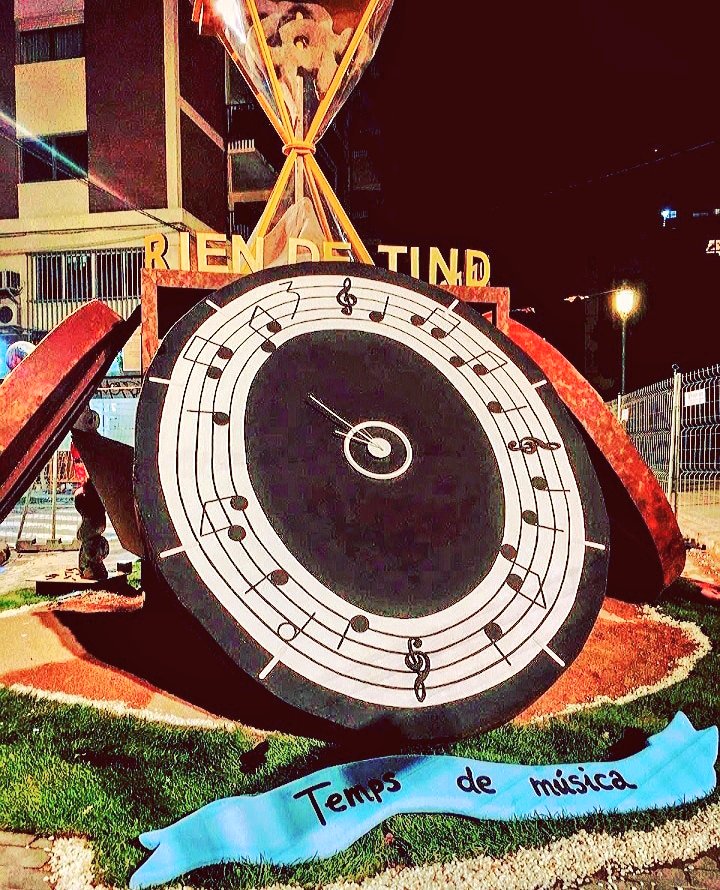 ArantXito's tweet photo. Temps de música #Plantà2018 #Fallas2018 #FallaSanMiguelPlazaVicenteIborra #FallaSanMiguel #HaciendoFalla #HaciendoHistoria @AnaSarasua @josescakes @miriamjimenezp @macusbg @ana_ramon_g @Raque083 https://t.co/Y9p7A7F4kd