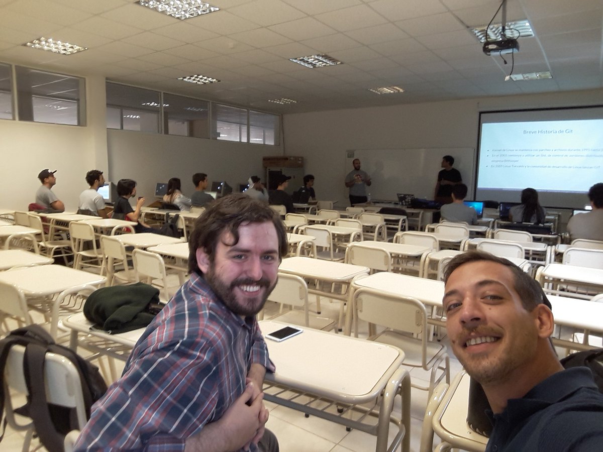 lucaskrmpotic's tweet photo. Acá en el curso "Introducción a #git" por los grosos de @T_Papablo , @LucianoSerruya y @Matias_12tw #CursosDit #unpsjb https://t.co/7zEd4kc4FB