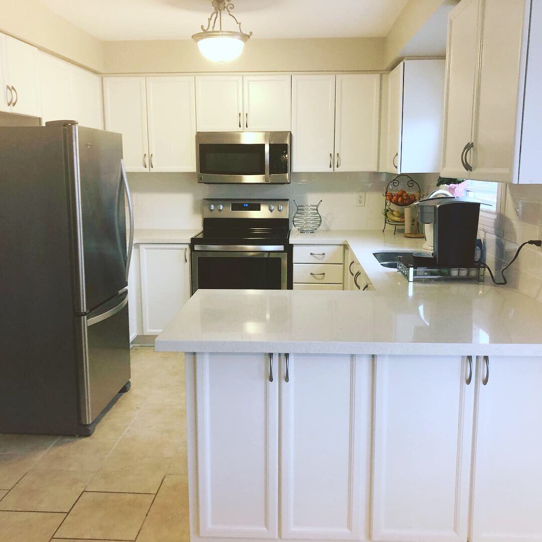 newtonepaint's tweet photo. Another kitchen in the books!! Our client is super happy 😃 with the final product. This color is called ‘Decorators White’. What do you guys think 🤔??? https://t.co/LoF5VEyZ8a