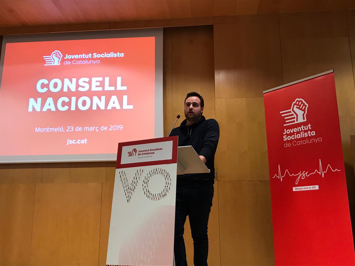 JSCBaix's tweet photo. Matí de #CNJSC on hem aprovat l’informe de gestió de la @jsccatalunya. Queda molt camí x davant però l’organització està més forta que mai! A més, hem aprovat la nostra resolució (amb la @JSC_Maresme) sobre la situació dels menors no acompanyats. ✊🏻 https://t.co/G9q11Z06V3