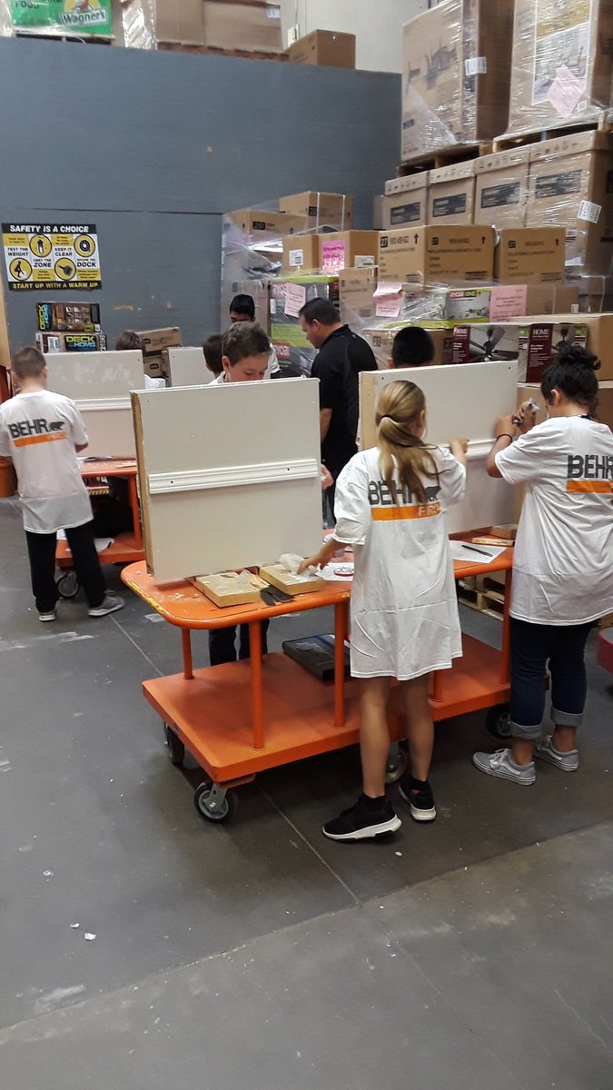 louis_shaffer's tweet photo. Scouts getting their paint on at The Colony Home Depot. https://t.co/8cUrShf6vv