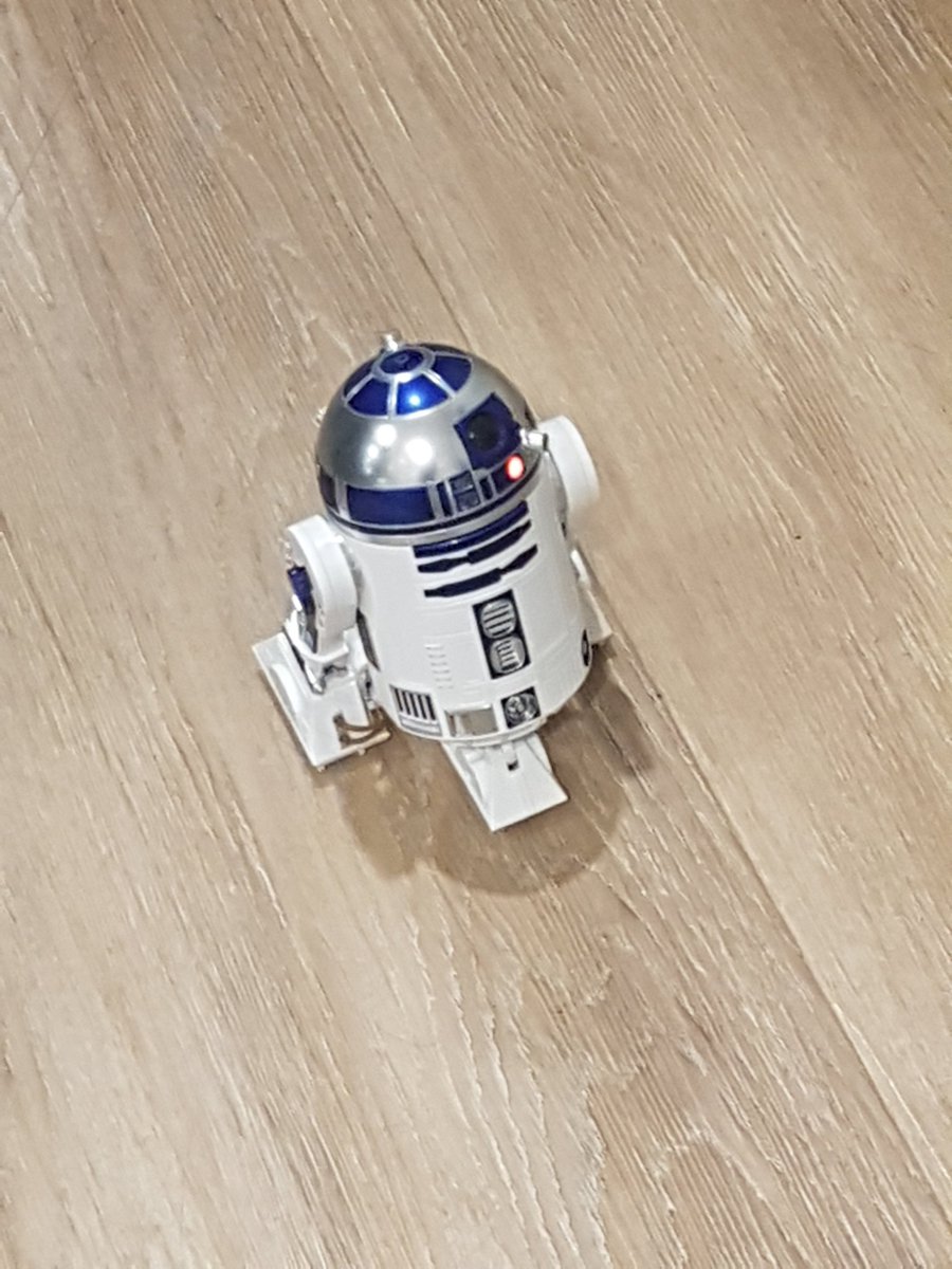 miss_oleary33's tweet photo. Loved testing out all the technology in the TEL Bootcamp, my favourites had to be the AR Books and the R2D2 and BB-8 Coding bot. Amazing ways to integrate engaging technology into the classroom. #TELme #TELmebootcamp @Sarah__wright1 https://t.co/Dk9rqi2reO