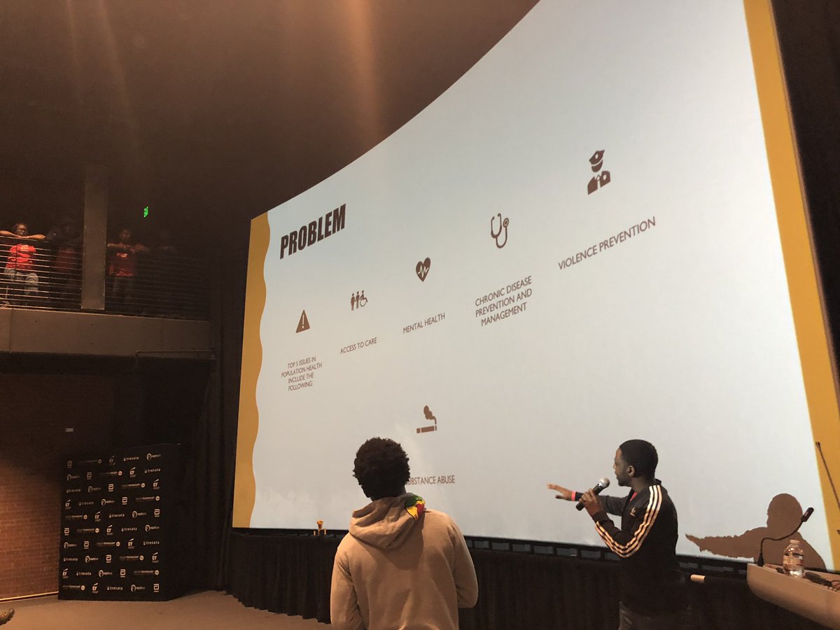 charlottehacks's tweet image. presenting teams pitching their solutions to the judges...#hackathonCLT