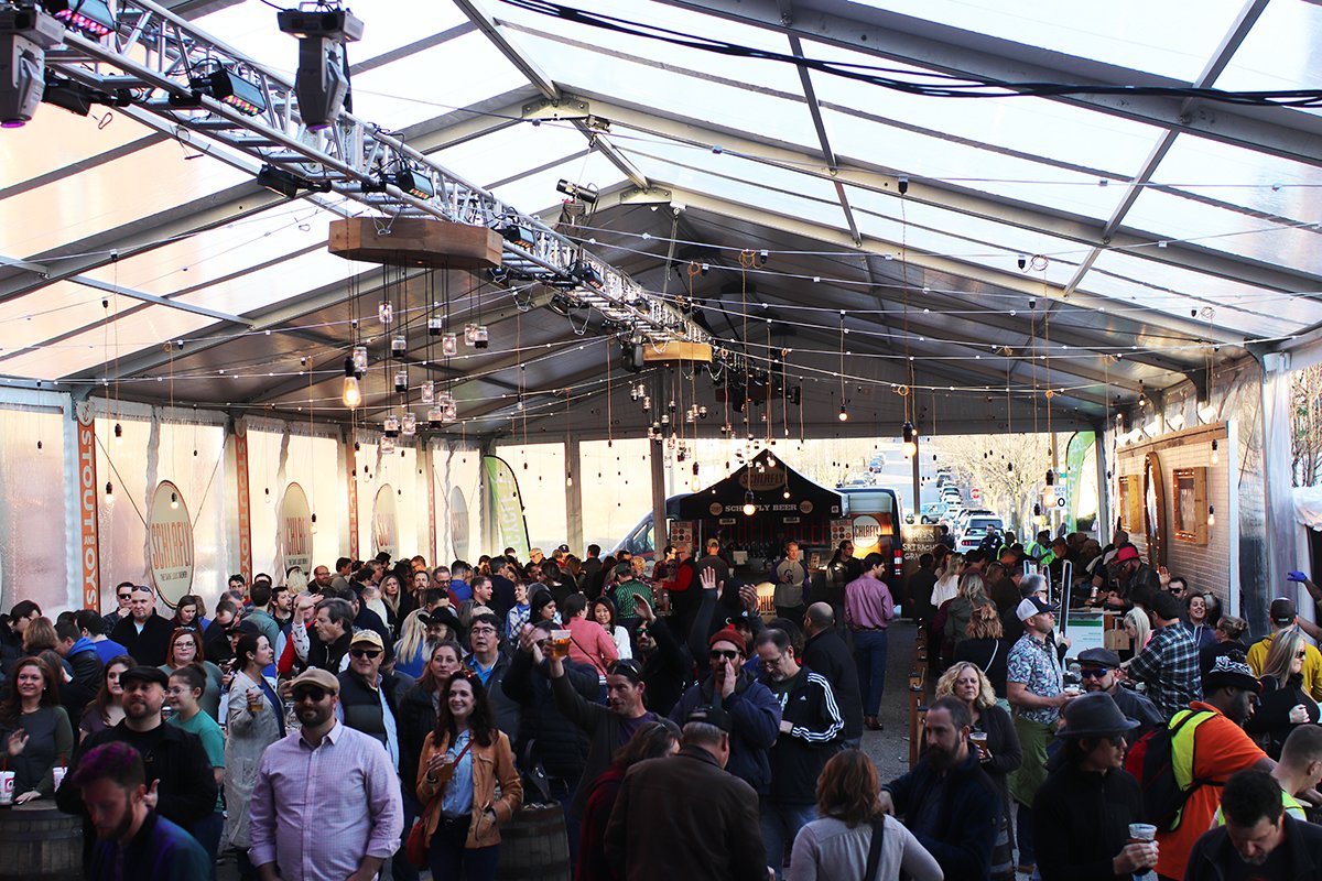 Schlafly's tweet photo. We have another beautiful day ahead for Stout & Oyster Festival. Bring the family and enjoy fresh oysters, cold stouts and live music and more! #DarkPintsHalfShells https://t.co/BYKUVWKVFu