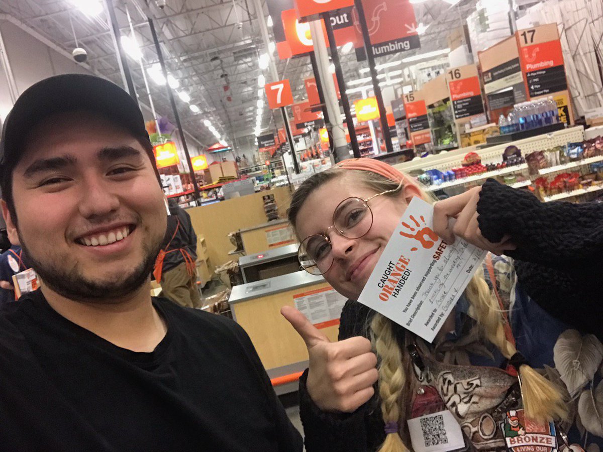 2014medrano's tweet photo. What is this??? Our LP Gadiel giving out some #SafetyBravos Way to go! Bravos for Dominique, Bill, Jermaine, Matthew and our Night OASM James! #SuccessSharing2019 #Day2isHere #MakingGreatness #405RULZ #TeamG3 #D130Driven #SafeAndAwesome https://t.co/TJD8SirqeT
