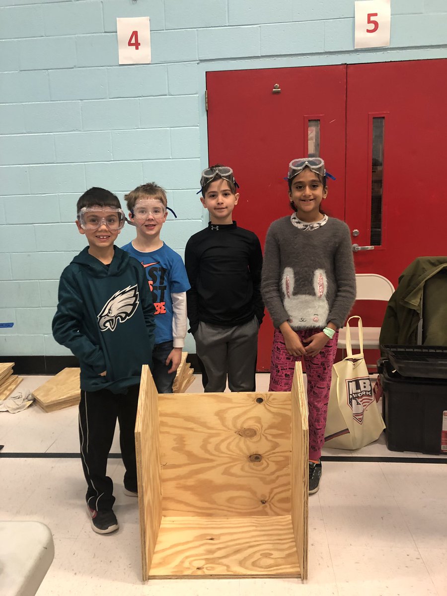 MTL_PWPrincipal's tweet photo. Parkway’s building @LtlFreeLibrary’s today! #parkwayisawesome https://t.co/3K2sxOWBTp