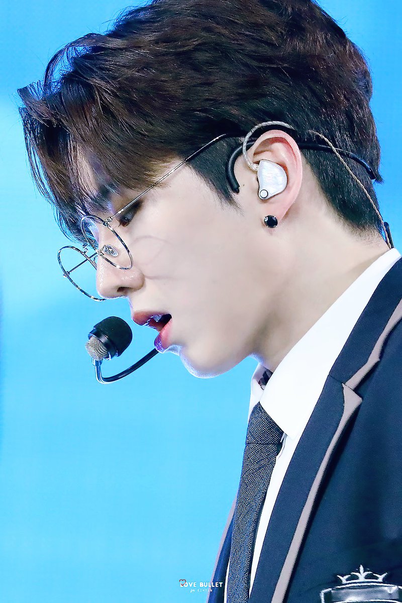 ~A Shark  Kihyun Thread~...aka a thread of Kihyun's sexy, charismatic side..his "dangerous shark" duality pic thread.