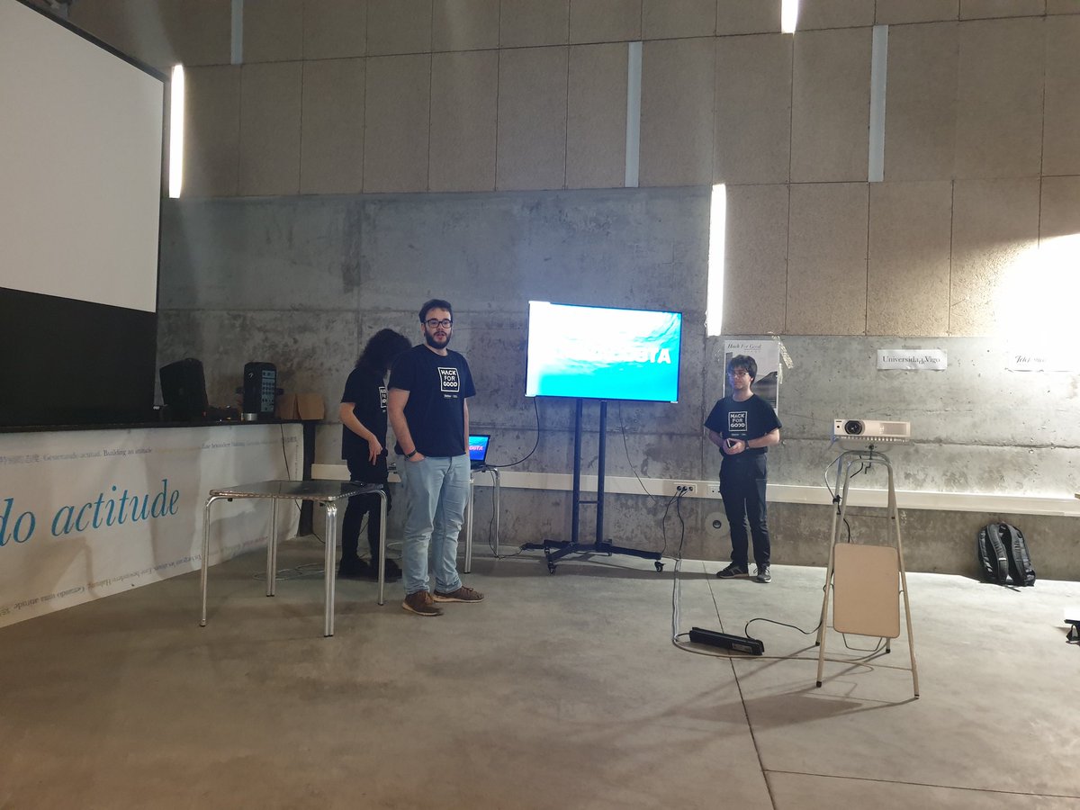 mcaeiror's tweet photo. #HackForGood  MiraCosta nos muestra su soluciin de apoyo a los socorristas para evitar ahogamientos en las playas https://t.co/huAFyDiuGb